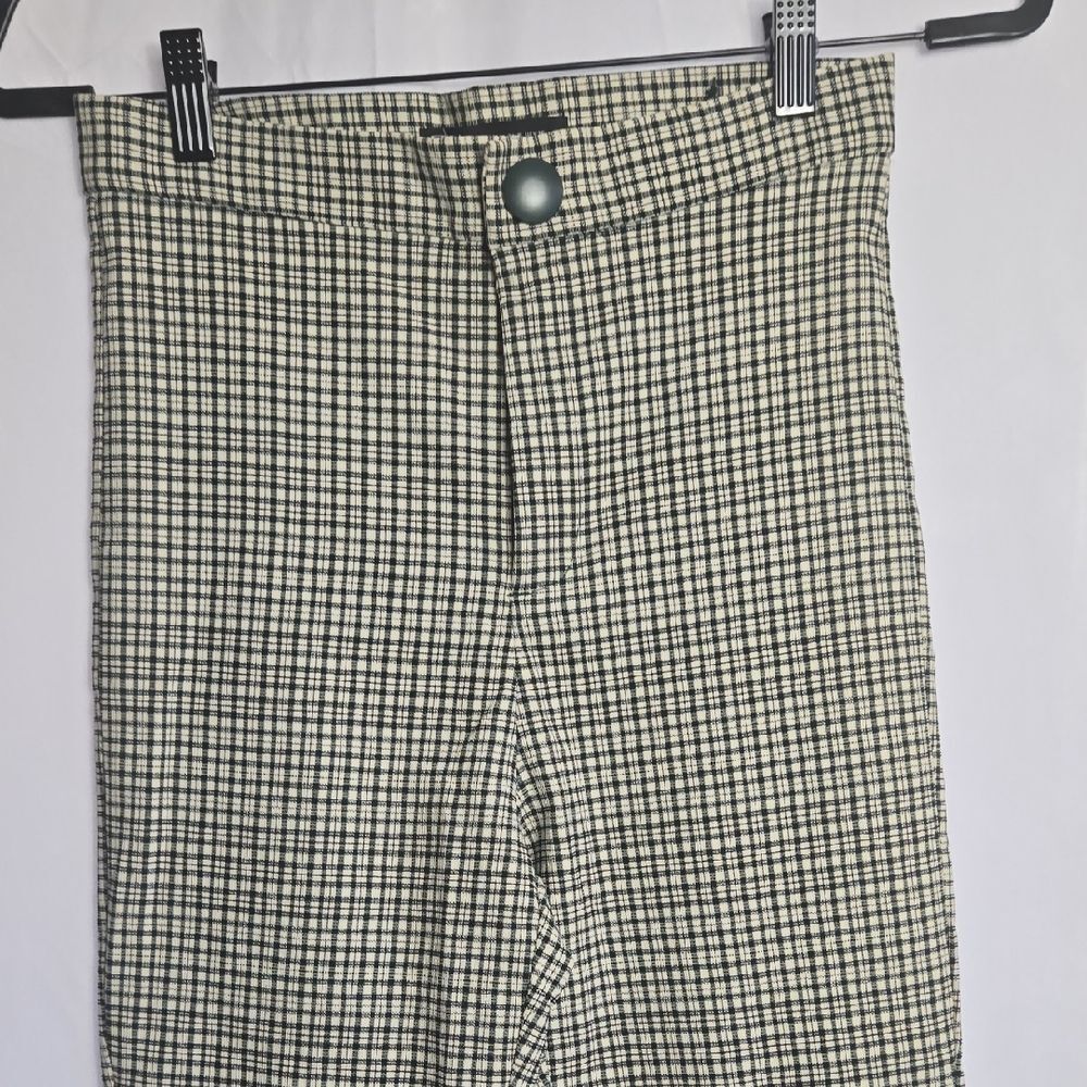 Zara Dark Green and Cream Checkered/Plaid Cropped Pants - Picture 8 of 15